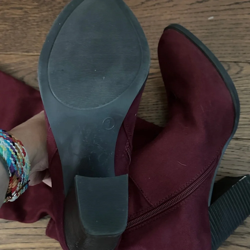 Elegant Burgundy Knee-High Boots - Picture 5 of 6